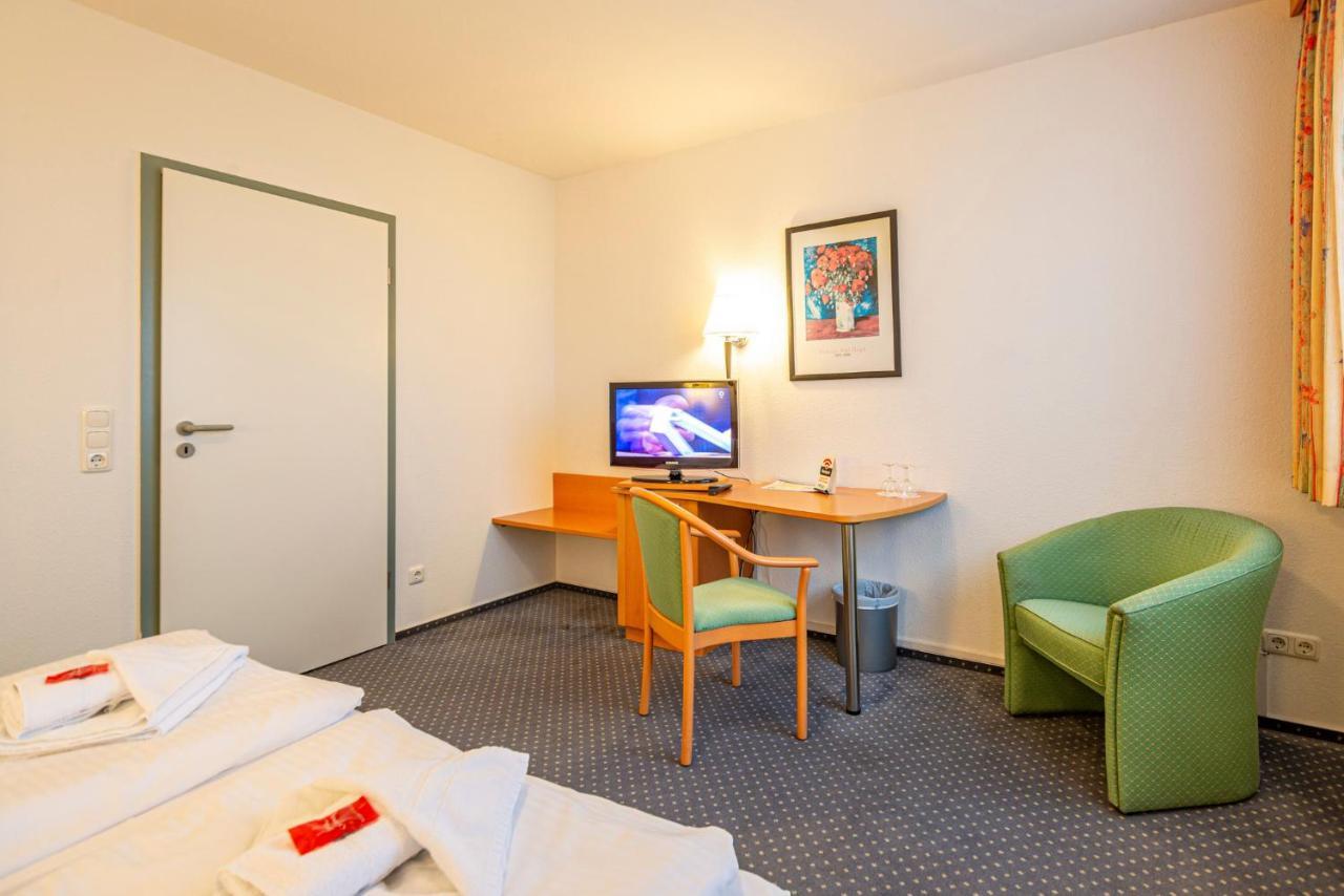 Hotel Rostock West Im "Kritzmow Park" Exterior foto