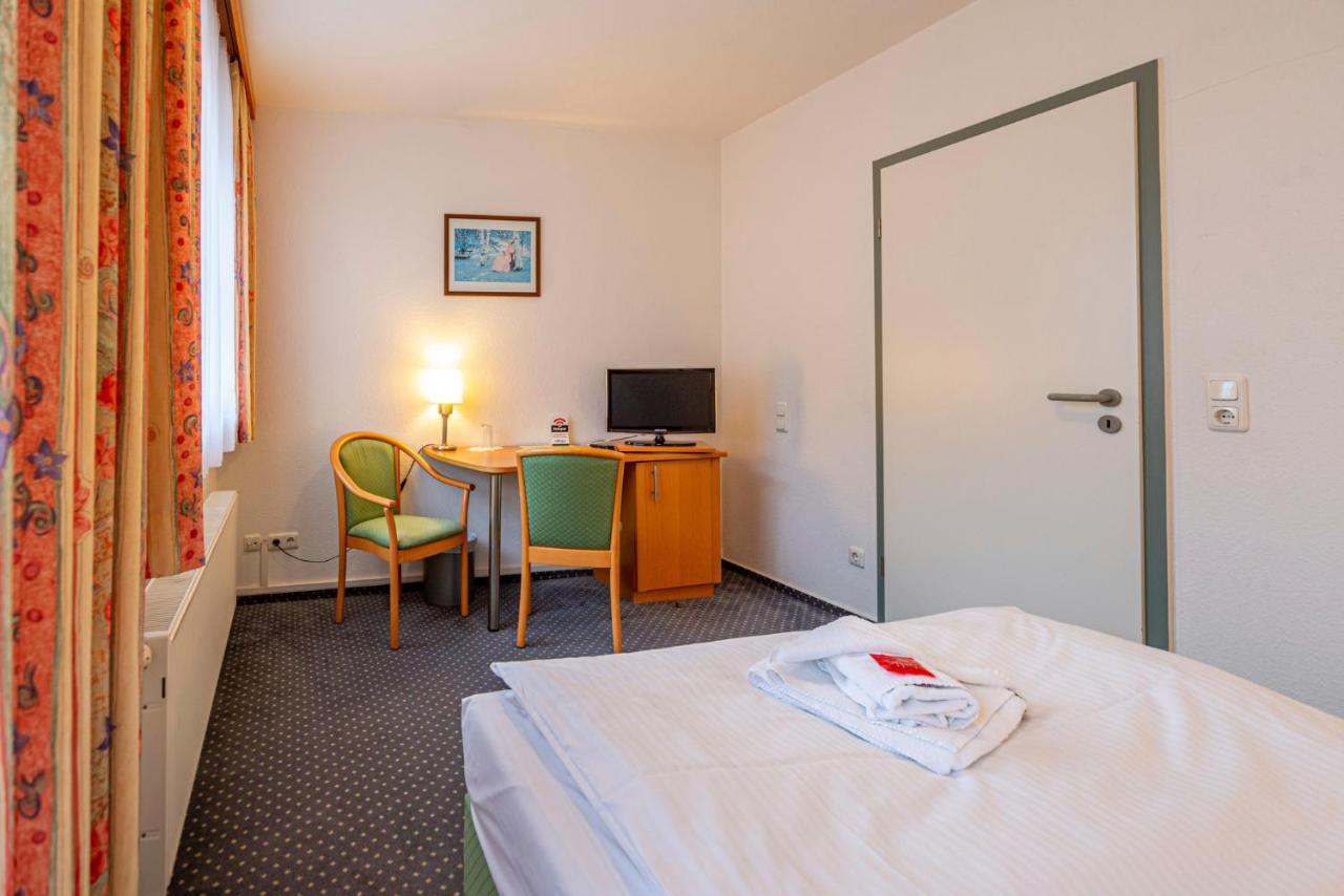Hotel Rostock West Im "Kritzmow Park" Exterior foto
