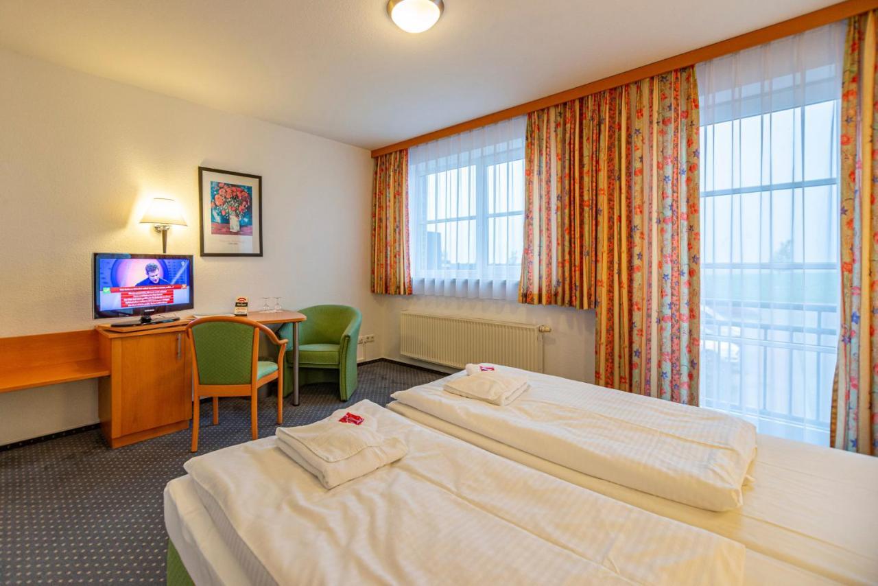 Hotel Rostock West Im "Kritzmow Park" Exterior foto